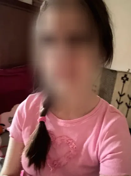 Aada, 25