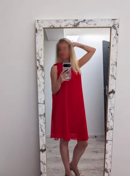 Henna, 30