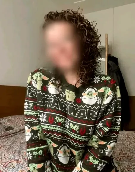 Henna, 33
