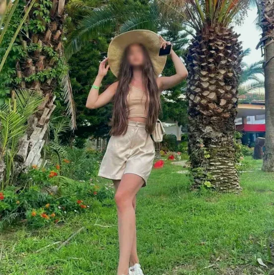 Michelle, 23