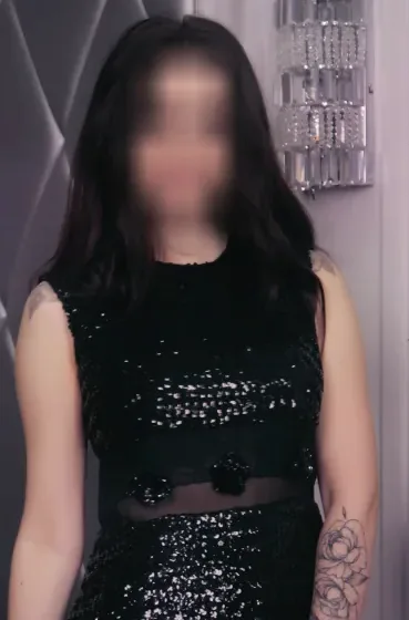 Nella, 28