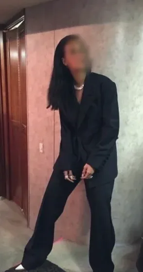 Olivia, 23